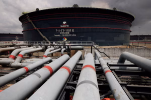 Dangote Refinery Plans Domestic IPO, Puts Foreign Listing on Hold